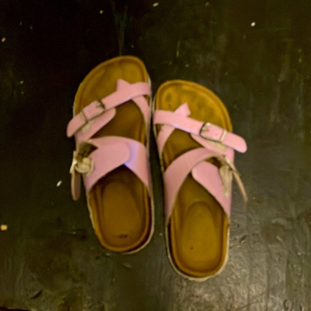 Kids pink iridescent sandals